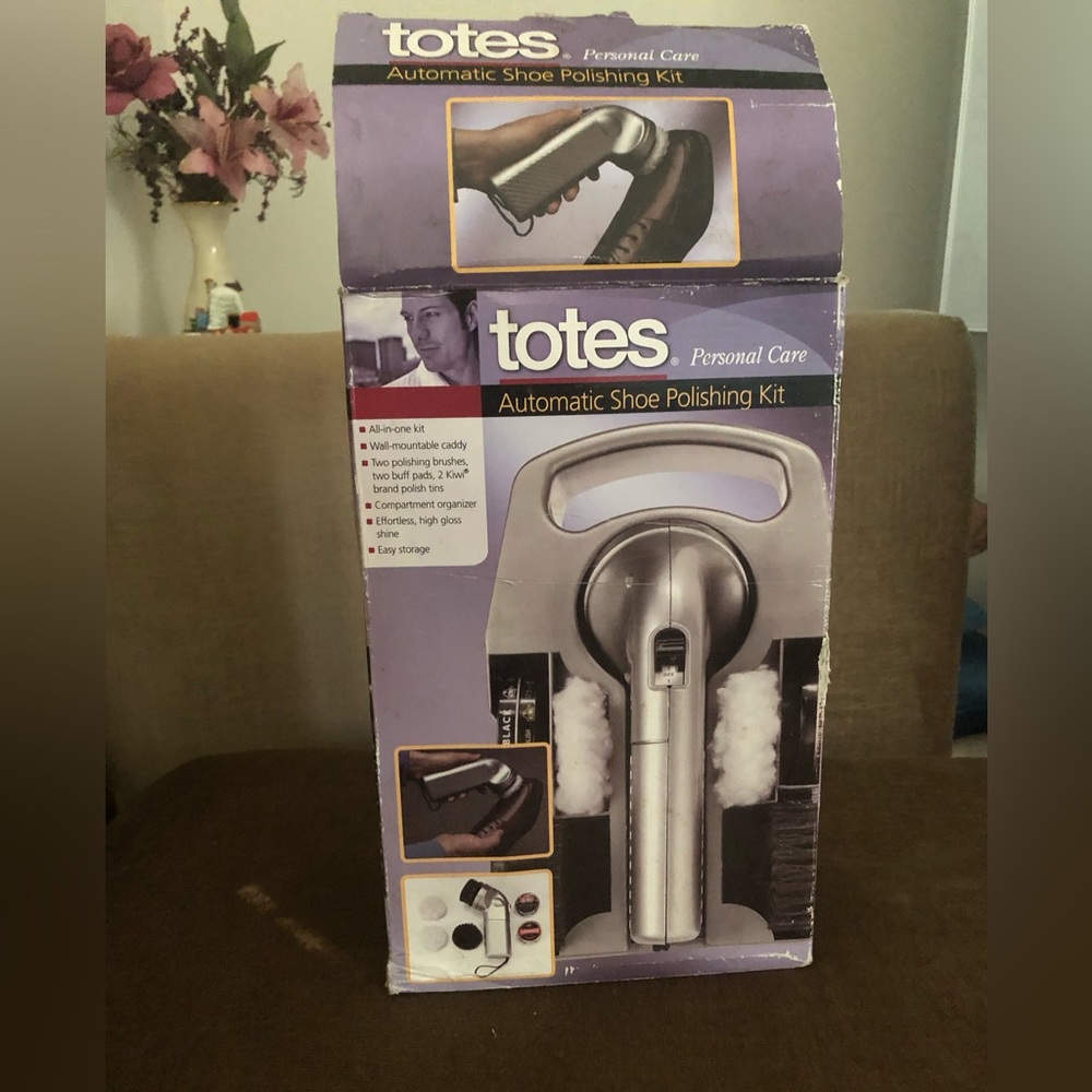 *Totes Vintage Automatic Shoe Polishing Kit- 617 Not available till 6/22